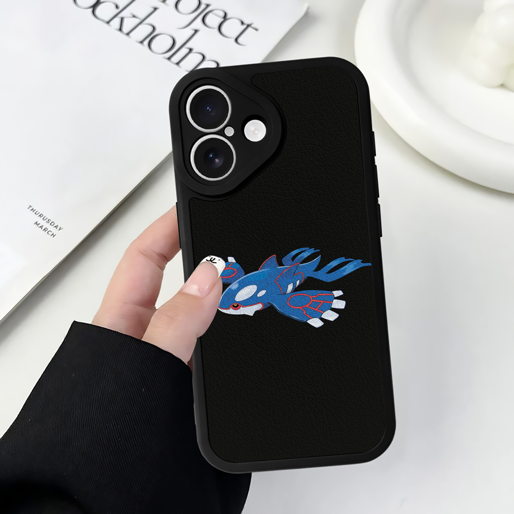 （画像用） ポケットモンスター Pokémon 【iPhone 16シリーズ対応】シリコンスマホケース（レザー調） 材質：シリコン